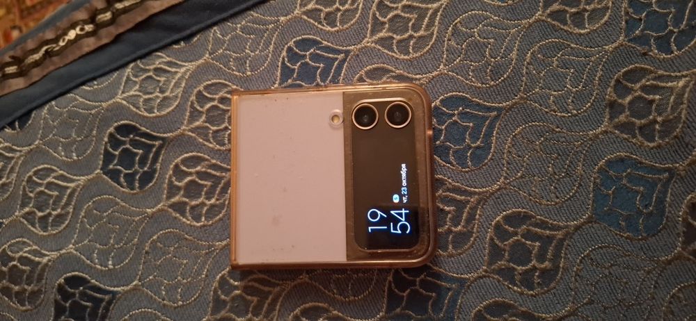 Samsung Flip 4..