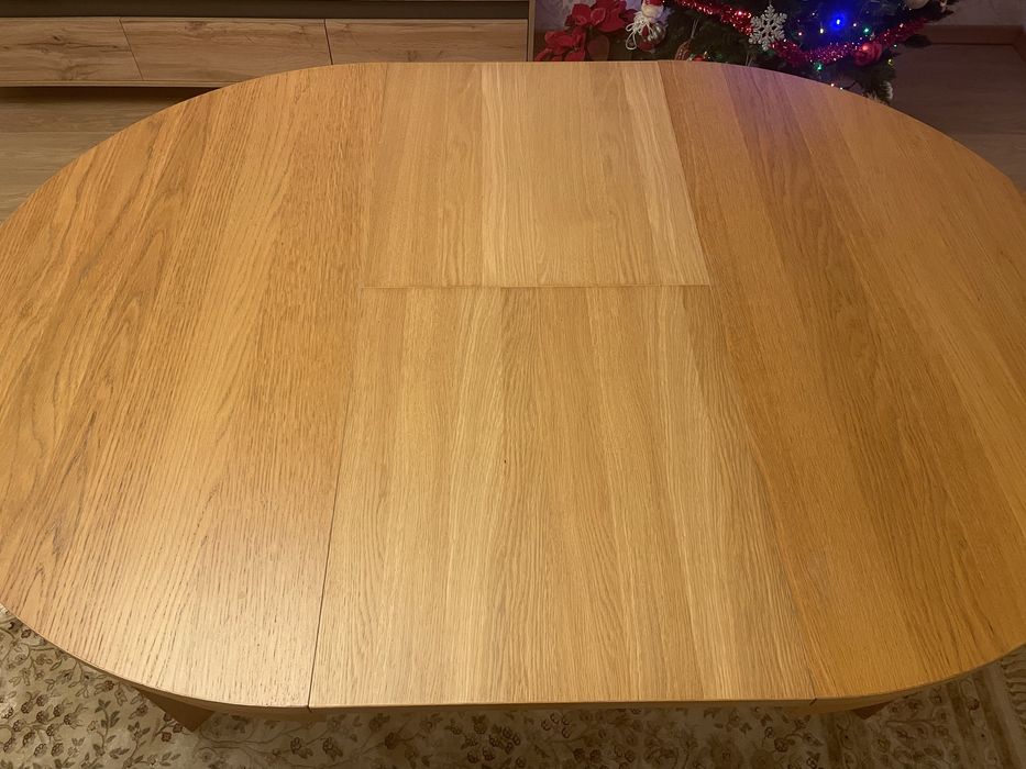 Masa rotunda extensibila din lemn. IKEA