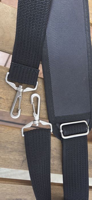 Отдам бесплатно. Магнитики разных стран, ремень для сумки большой и тд