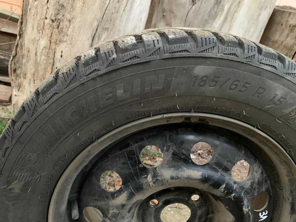 Зимняя резина MICHELIN X-Ice North 4 185/65 R15 92T с шипами на дисках