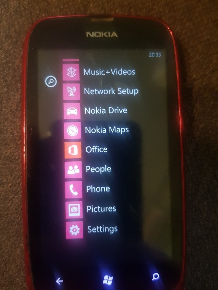 Телефон Nokia Lumia 610