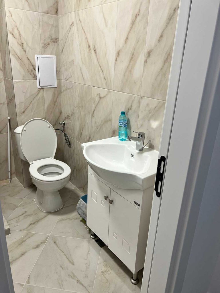 Дава се под наем Тристаен апартамент в Айтос - 80 кв.м за 300 € - Снимка #3