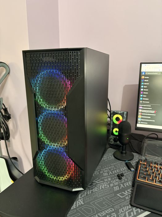 Настолен RGB Гейминг компютър и монитор Гаранционна видеокарта