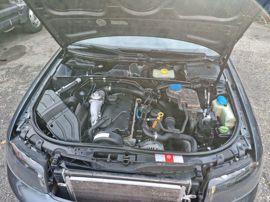 На части Ауди А4 б6 A4 B6 1.9 TDI 131кс. Хладилник