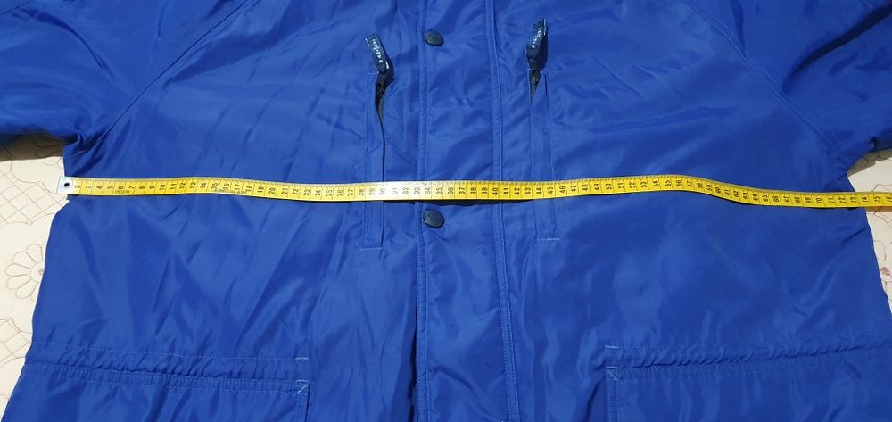 Vând geaca pentru bărbați