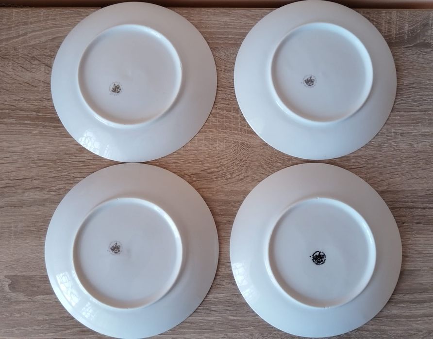 Порцеланови чинии и купи