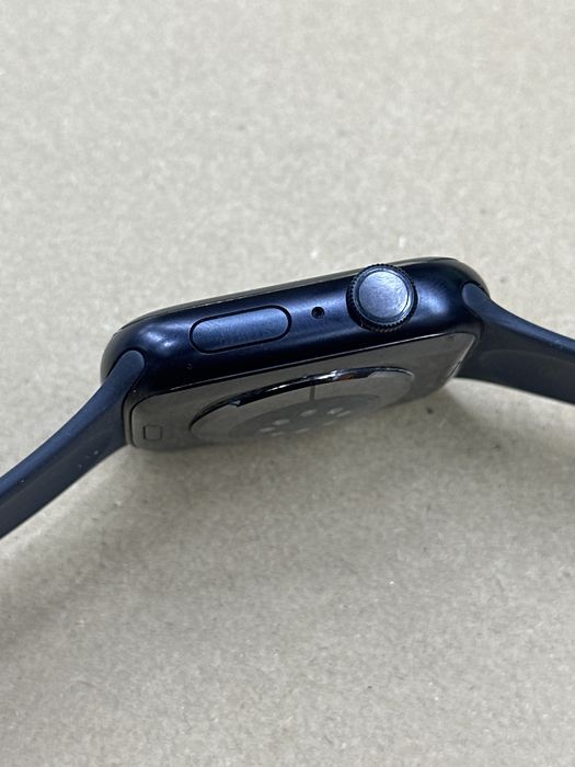 Iwatch 9 ,45mm.  Ideal.  Battry 96 %