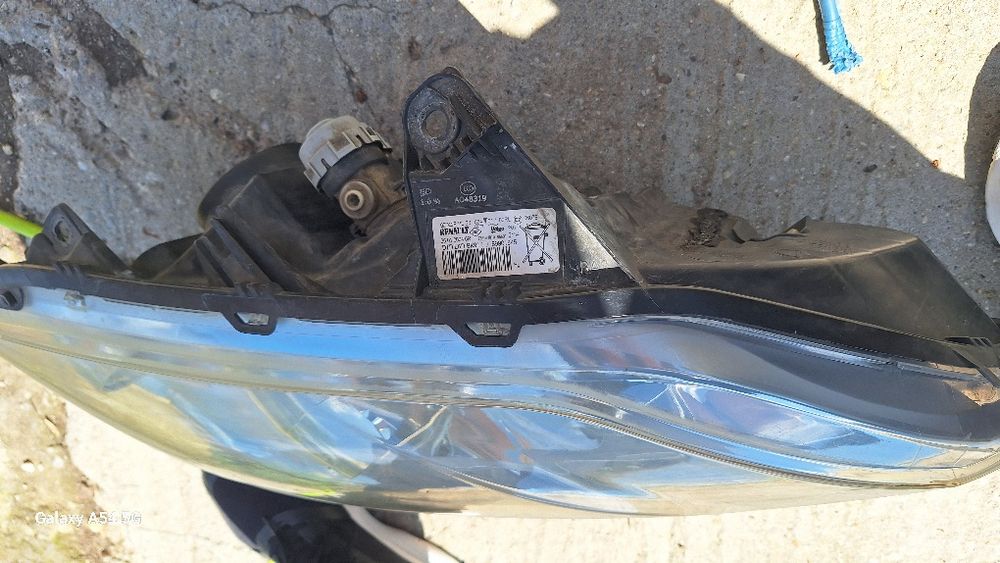 Vând far dreapta bixenon laguna 3