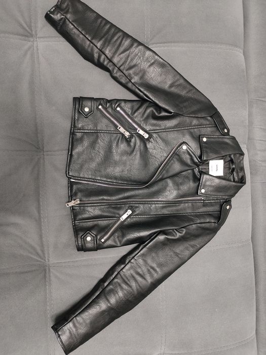 Продам кожанку на девочку