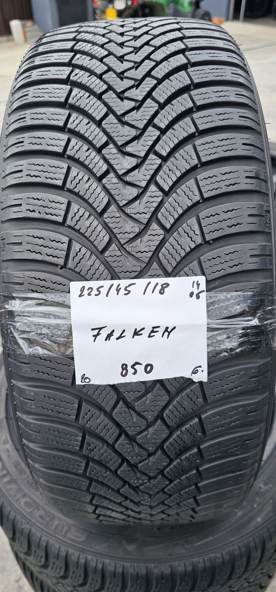 225 45 R 18 Falken iarna