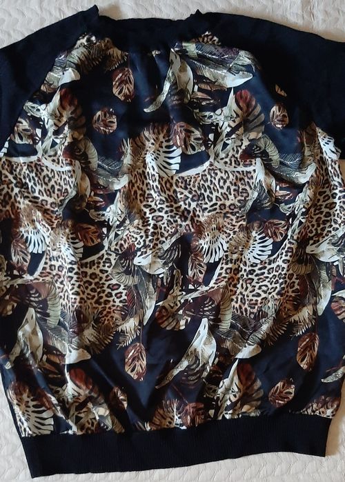 Bluza marimea 40 purtata de doua ori, impecabila