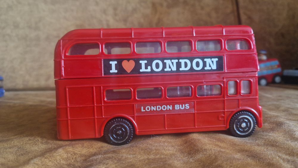 Играчки автобуси