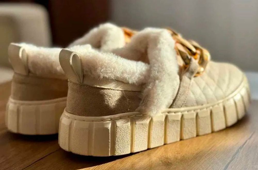 Pantofi cu interior din blană, mărimea 36-37