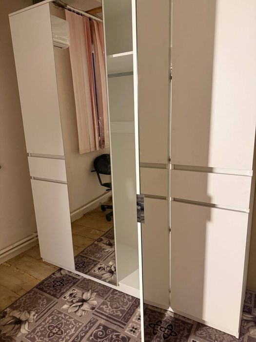 Почти новый спальный гарнитур