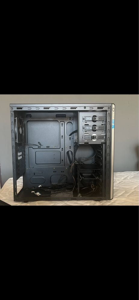 Cooler Master кутия за компютър + ROG дисплей, вентилатори, DVD