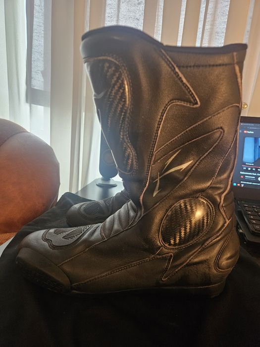 Dainese 44 Carbon fiber nu plastic vopsit