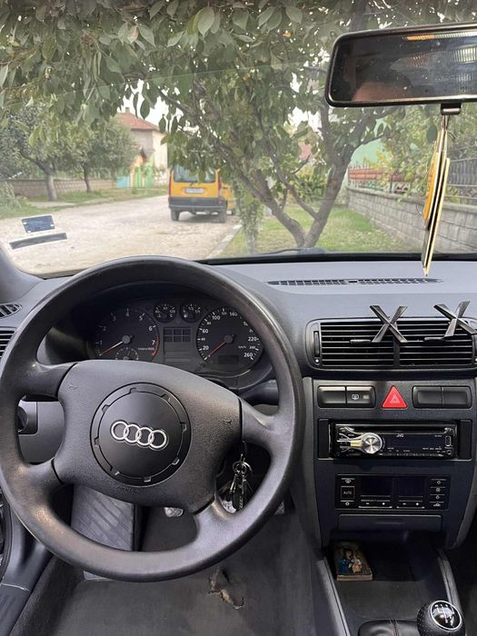 Продавам автомобил AUDI A 3