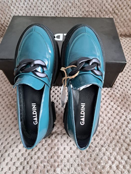 Дамски мокасини от естествен лак в петролено зелено и акцент-черн