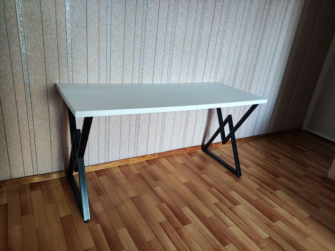 Стол письменный 150х60.