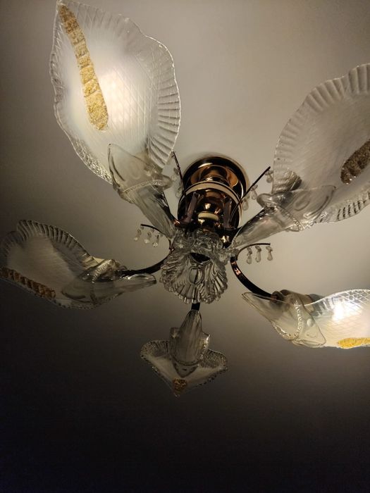 Продам люстру в хорошем состоянии