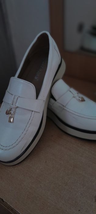 Белая обувь (размер 36)