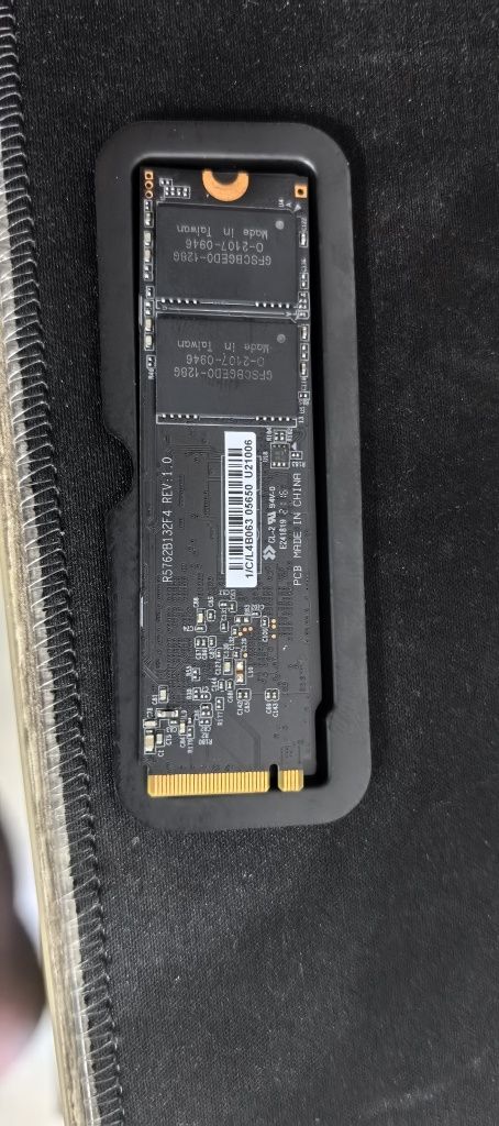 Vând SSD Gigabyte M30 de 512gb