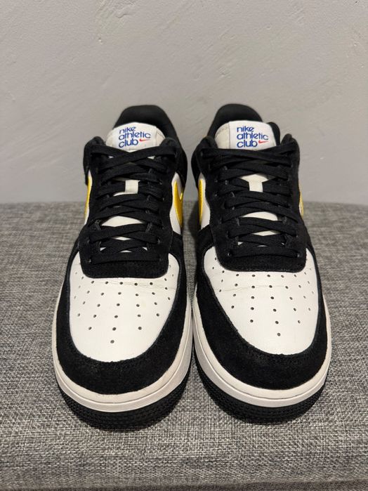 Nike Air Force 1 Low 07 LV8.