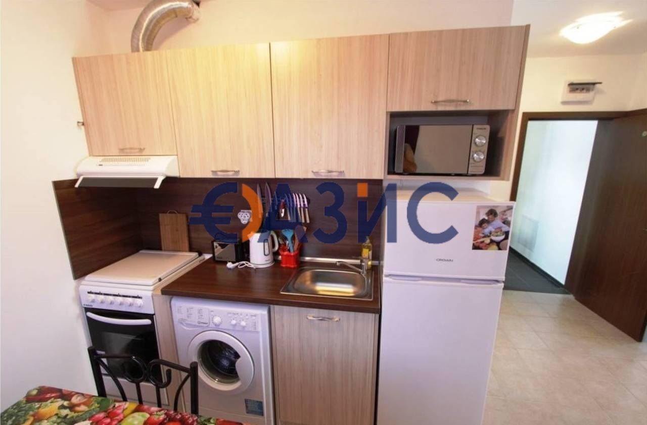 Къща с 7 спални 290 кв.м. + двор 300 кв.м., пл. Буджака, Созопол,