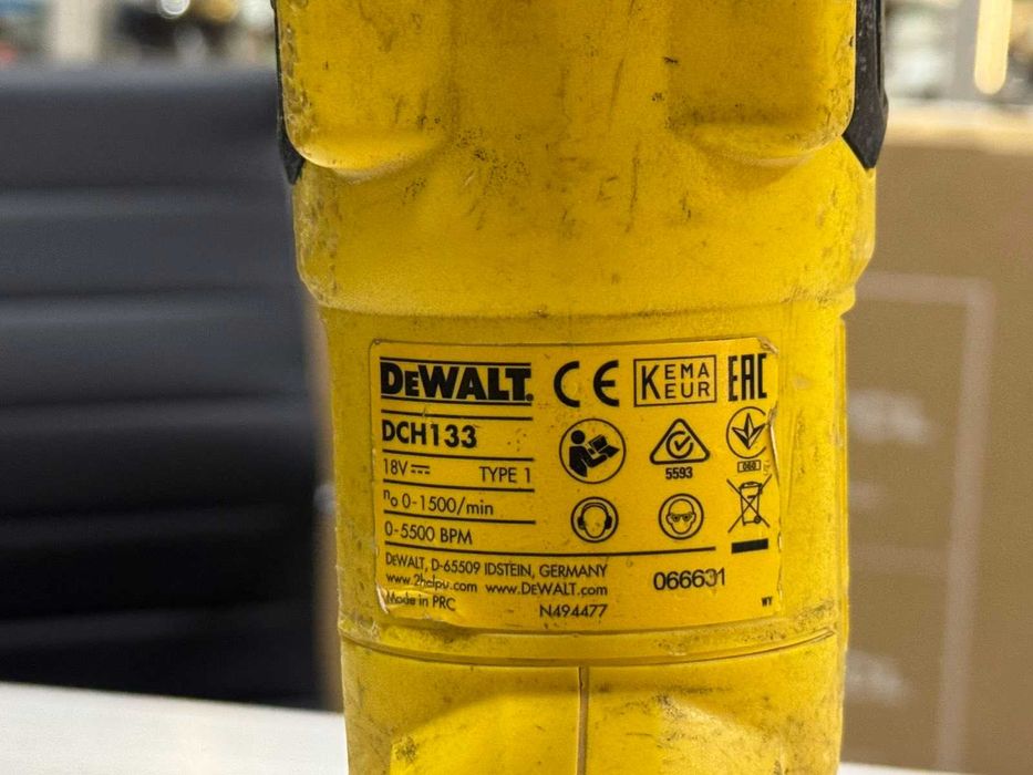Акумулаторен перфоратор DEWALT DCH133 / без батерия и зарядно