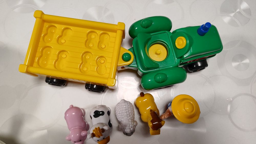 Музикален трактор с животни