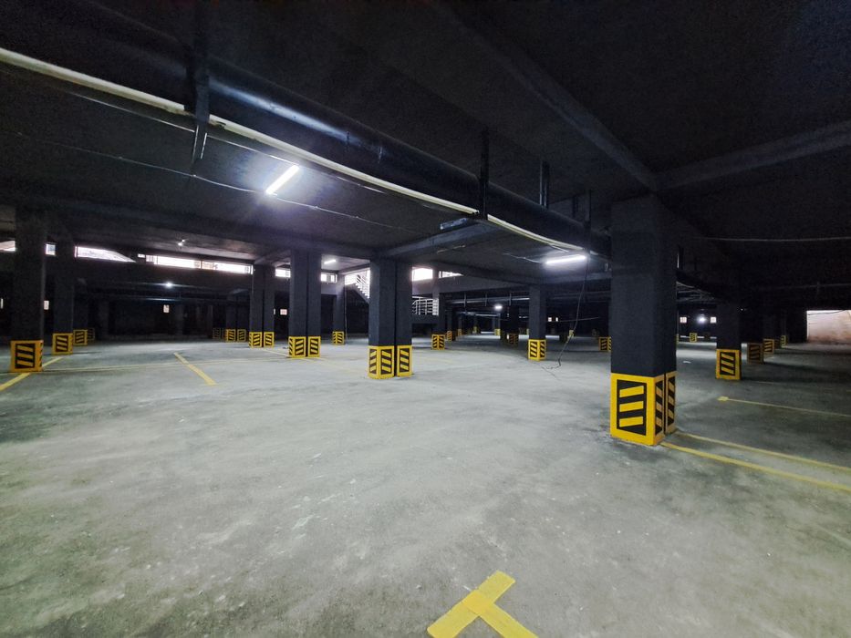 3 xonali kvartira sotiladi karobka holatida