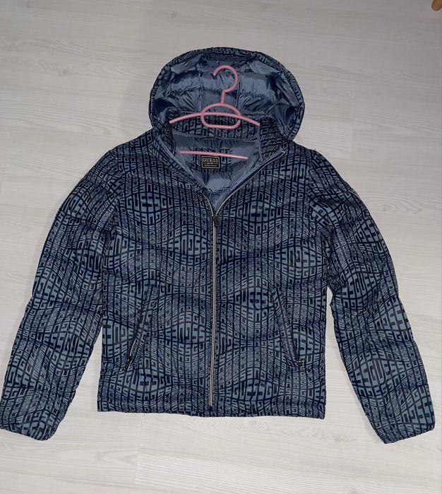 Преходно яке GUESS