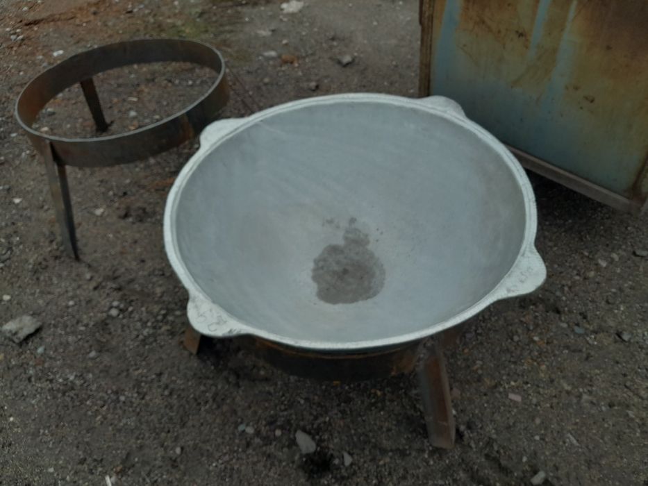 Казан с подставкой