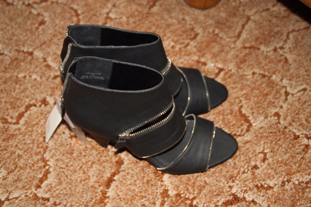 Vand Sandale dama Bershka marimea 37