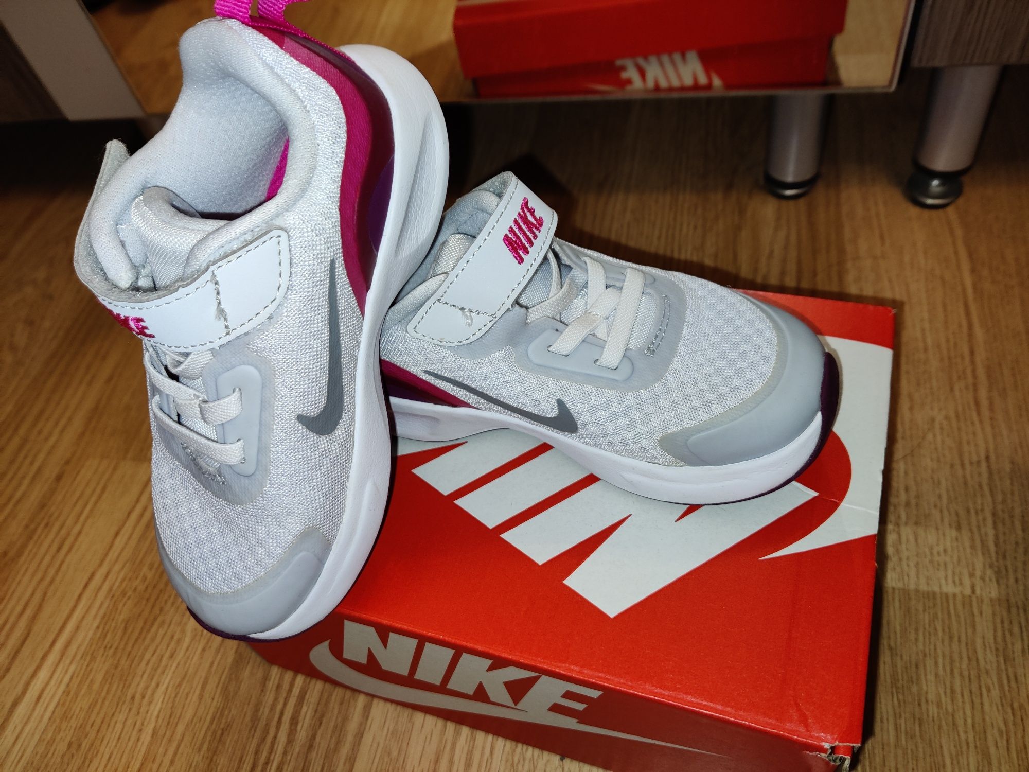 Adidas  Nike nr 25