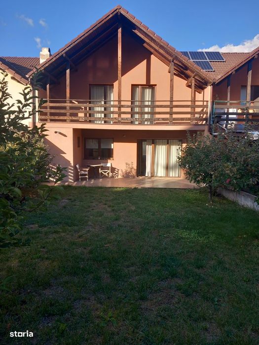 Casă insiruita, 120 mp,teren 300 mp,cu 2 locuri de parcare, Corunca