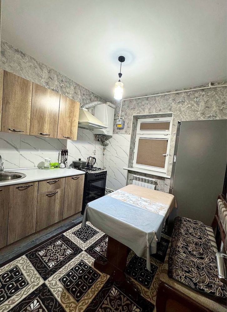 Fargona shaxar oybek radomdi yonida kunli kvartira bor bezzaks quyamiz