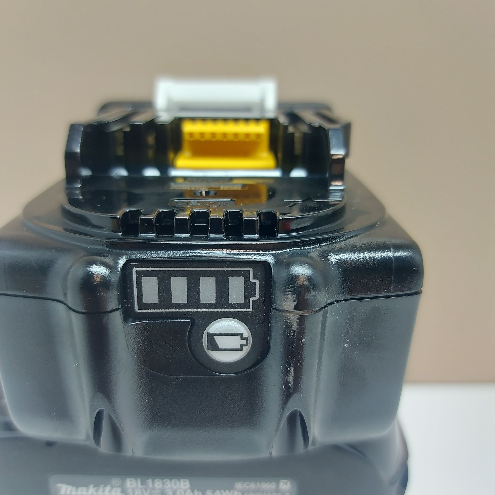Нови батерии Makita BL1830B  18V  3Ah