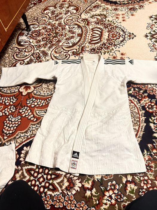 160 размер кимано Адидас Поис кушип сотилади 2.5 размери