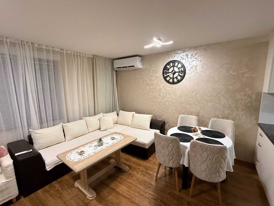 Двустаен апартамент с две паркоместа в кв. Остромила от собственик