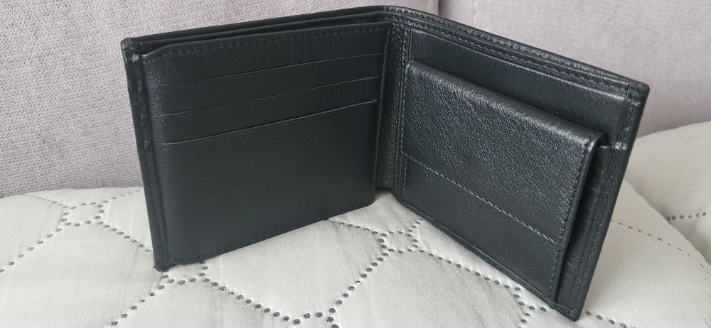 Мъжки портфейл от естествена кожа Бонд.