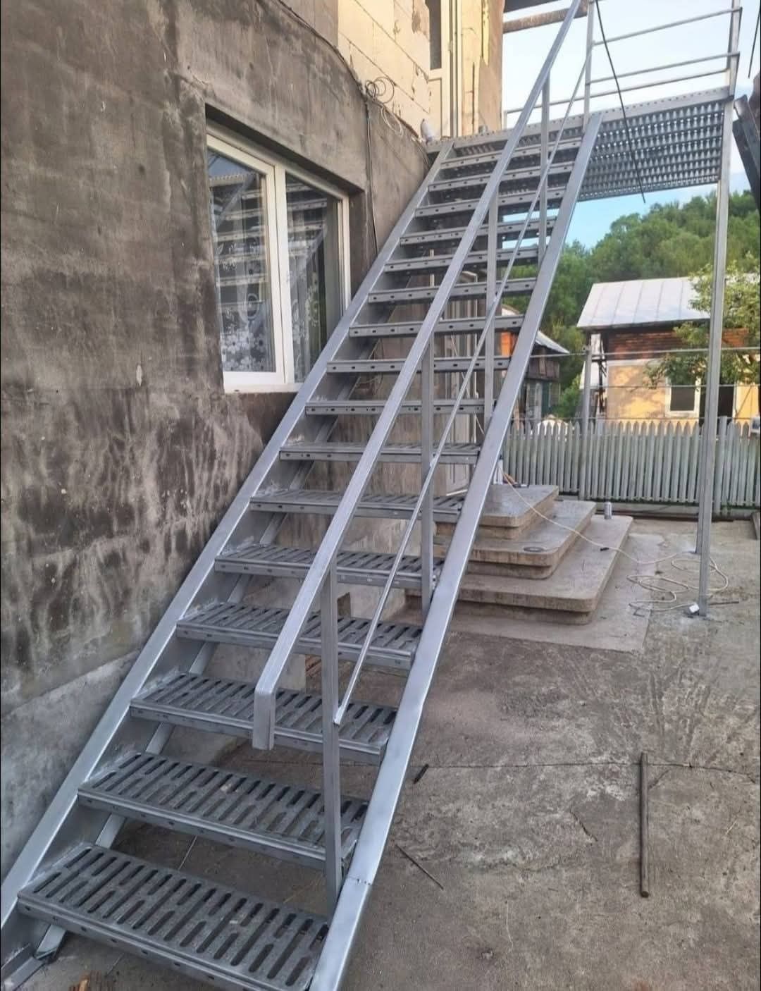 Scari metalice zincate