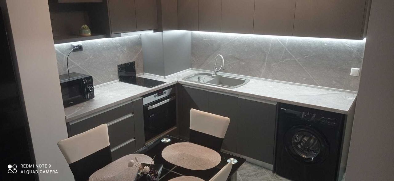 Дава се под наем Тристаен апартамент в Варна, Цветен квартал - 60 кв.м за 600 € - Снимка #3