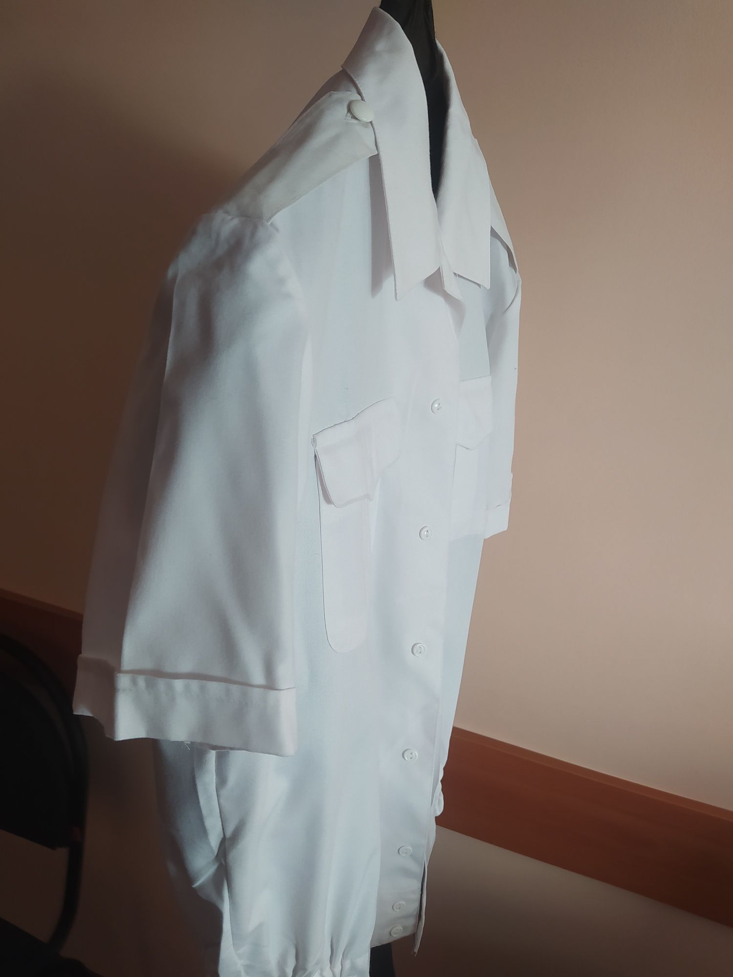 Ақ көйлек. Полиция, әскер