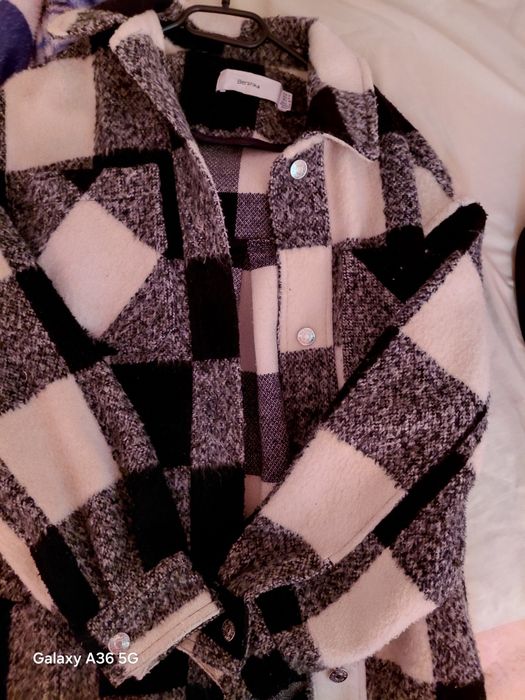 Geci.blugi fete 15 ani purtate foarte puțin stare buna