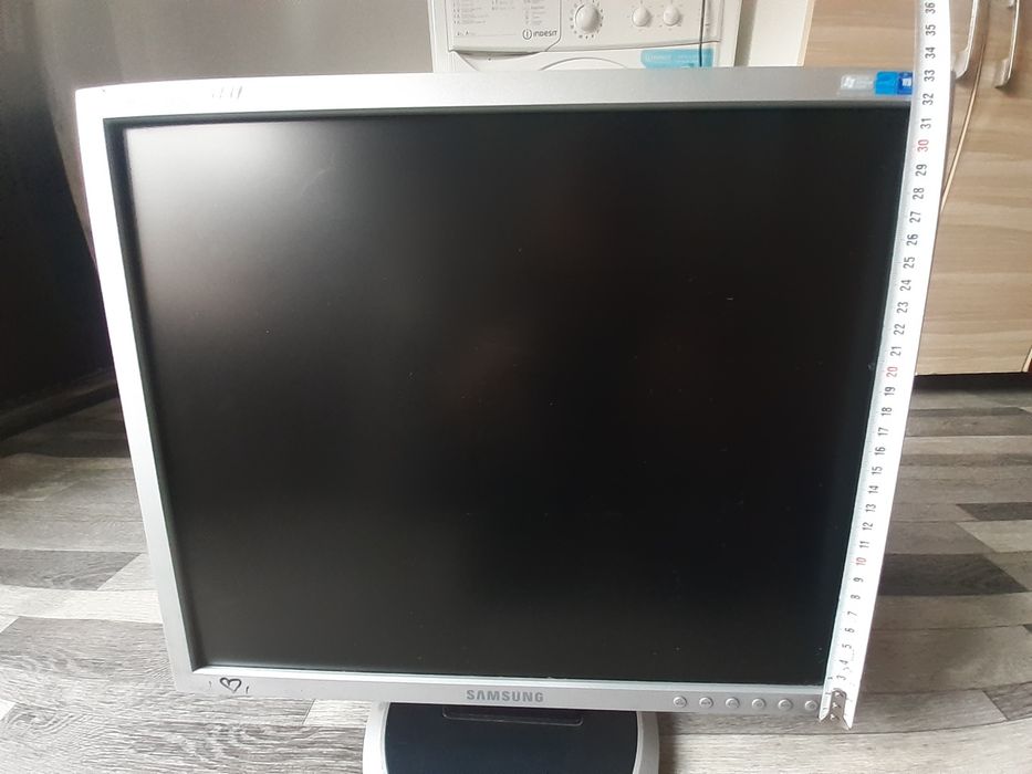 Монитор samsung 47см. диагональ