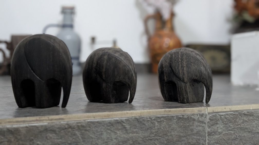 3 elefanți sculptati manual în lemn de trandafir