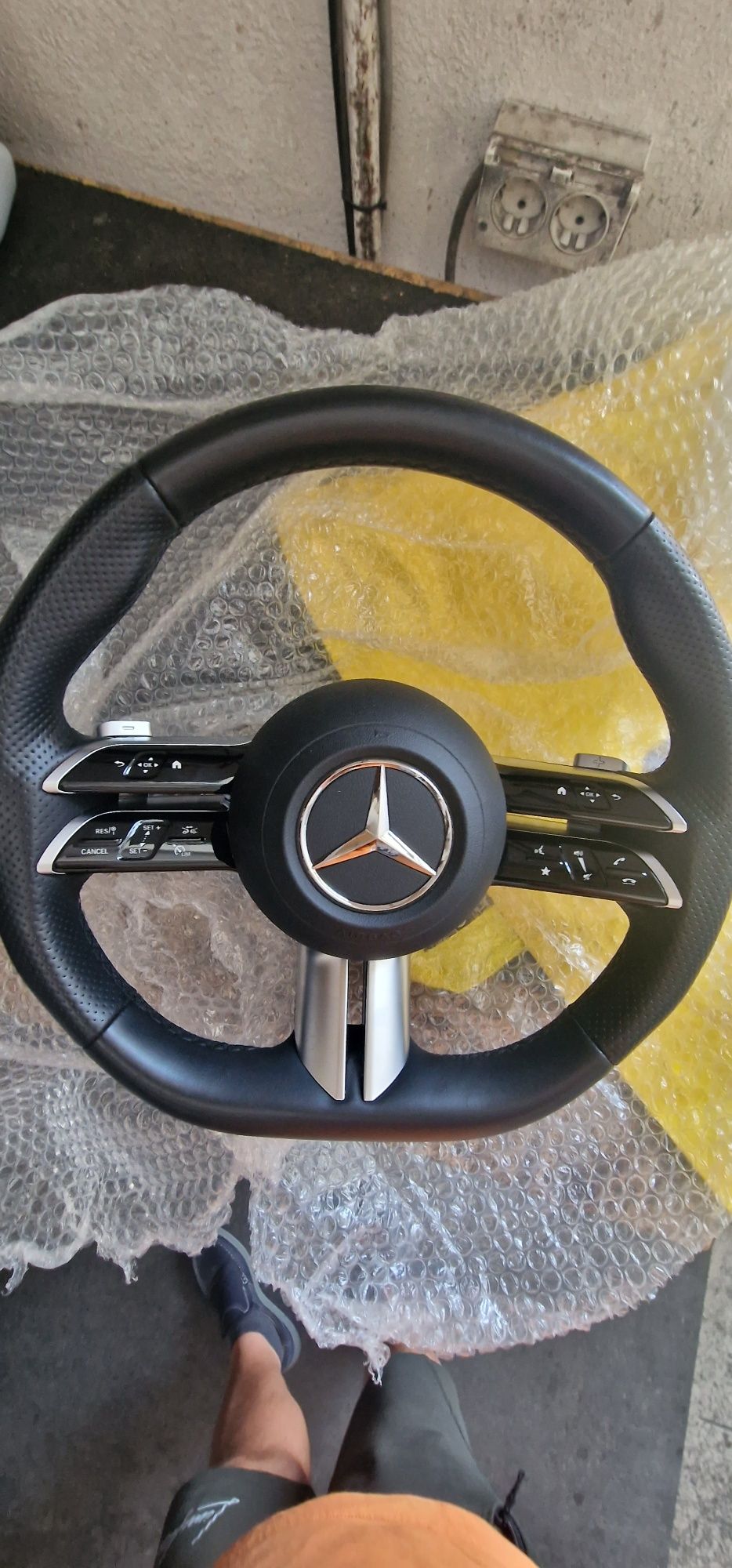 Volan mercedes amg merge pe orice model dupa 2022 e clas c clas s clas