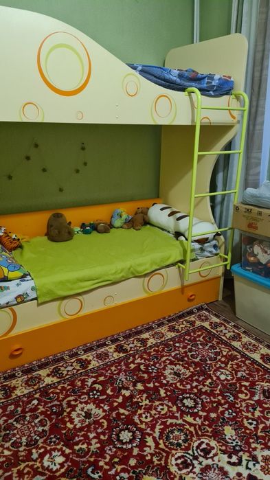 Продам двухярусную кровать