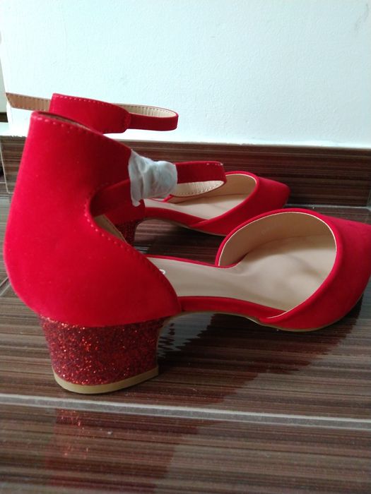 Pantofi eleganti